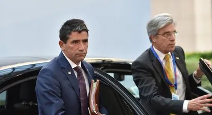 El vicepresidente Raúl Sendic y el embajador uruguayo ante la Unión Europea Walter Cancela ingresan a la cumbre Celac-UE