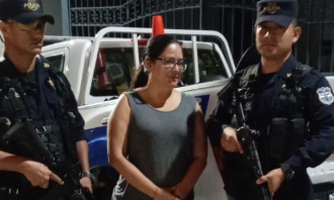 Ruth López fue detenida este domingo 18 de mayo en San Salvador.