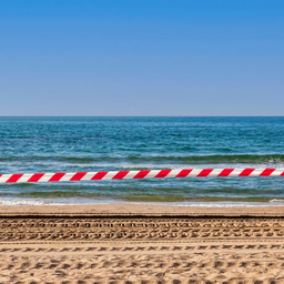Se multiplican los cierres de las playas en Valencia.