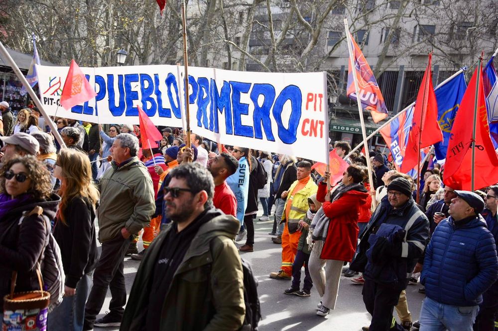Paro general parcial del PIT-CNT genera cortes de tránsito y desvíos en 18 de Julio