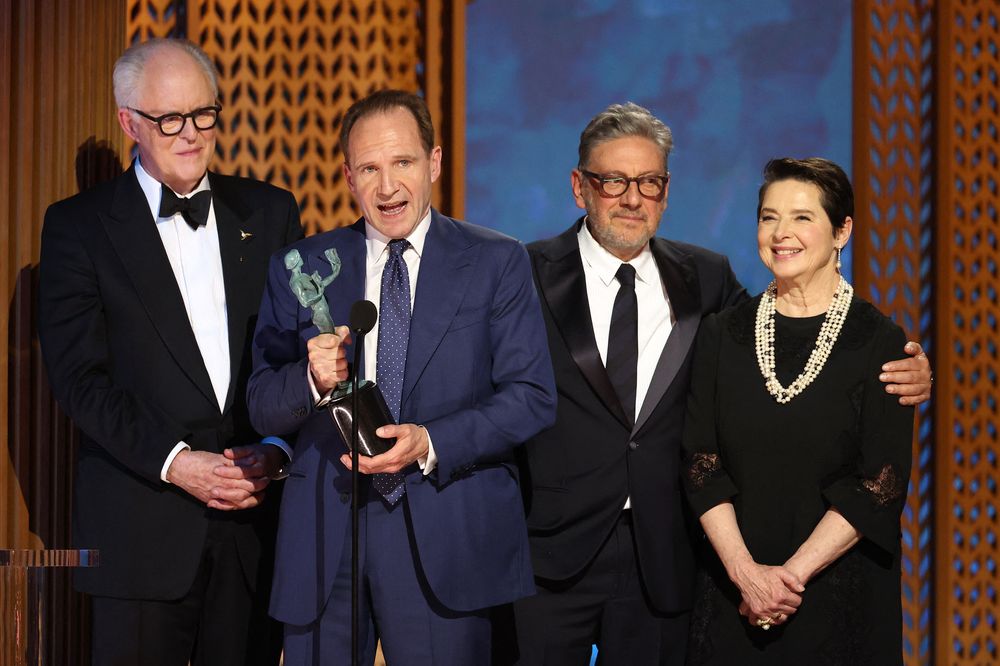 El elenco de Cónclave recibe el SAG Award