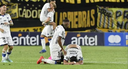 Juan Izquierdo y el festejo en Liverpool