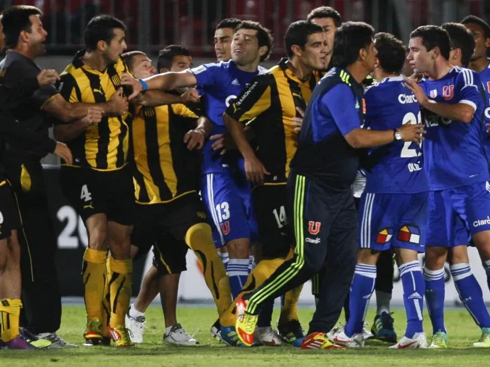 Incidentes tras la eliminación aurinegra ante Universidad de Chile