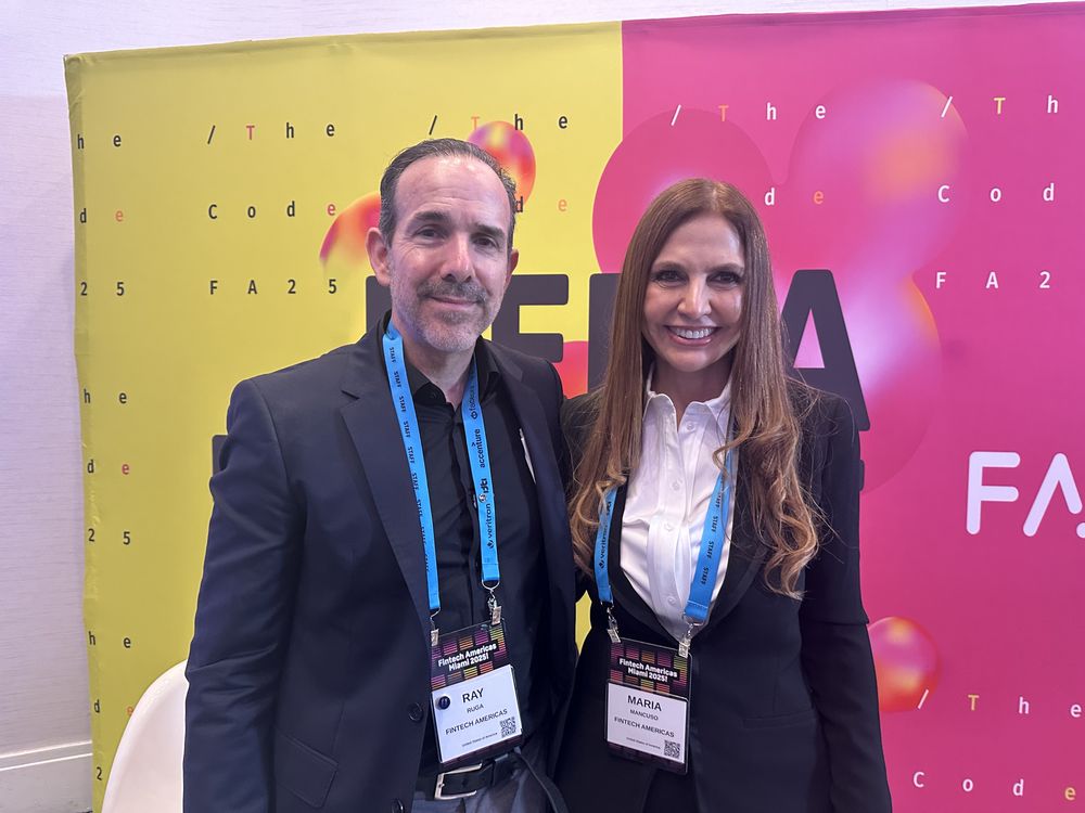 El lema del eveno fue “Decodificando el Futuro de la Industria Financiera”. Los fundadores y organizadores de Fintech Americas, María Mancuso y Ray Ruga.