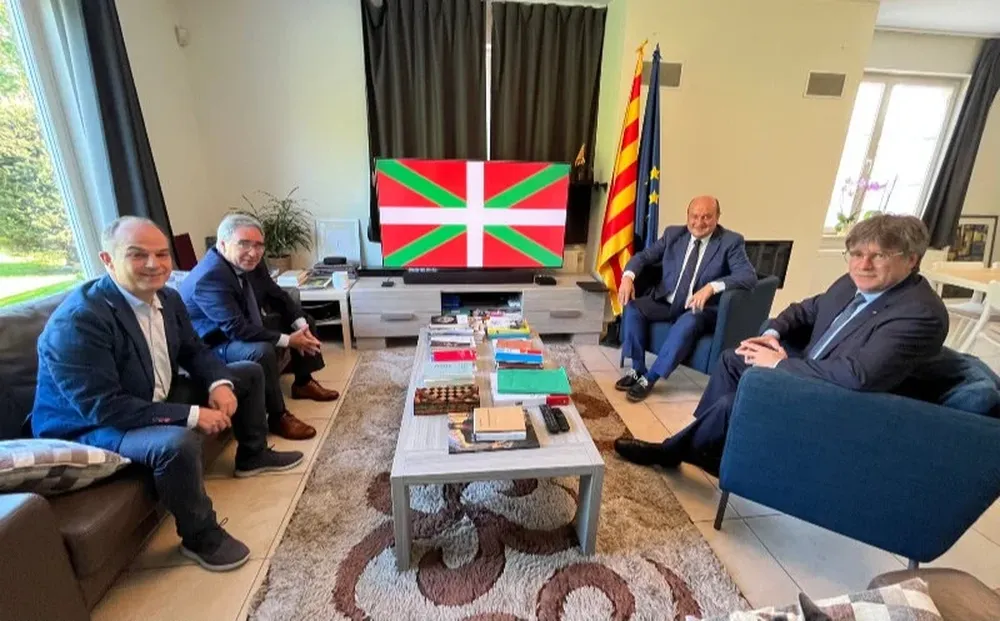 Puigdemont recibe a Andoni Ortuzar en Waterloo
