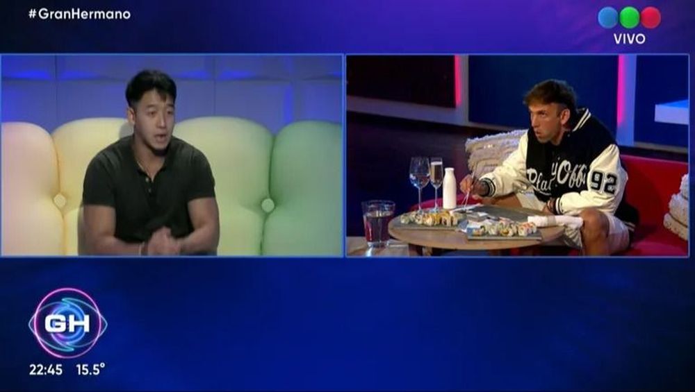 Bautista GH viendo al Chino votar