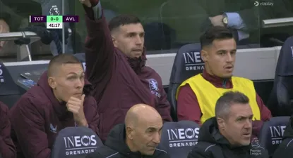 Emiliano Dibu Martínez en el banco de Aston Villa