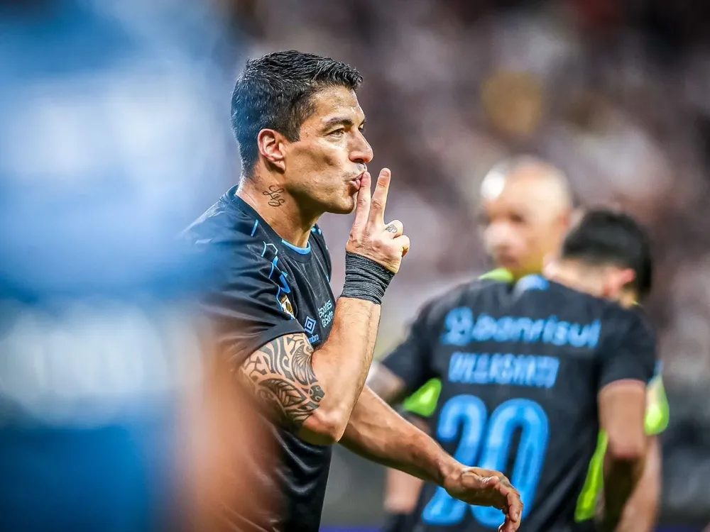 Luis Suárez festejando un nuevo gol para Gremio