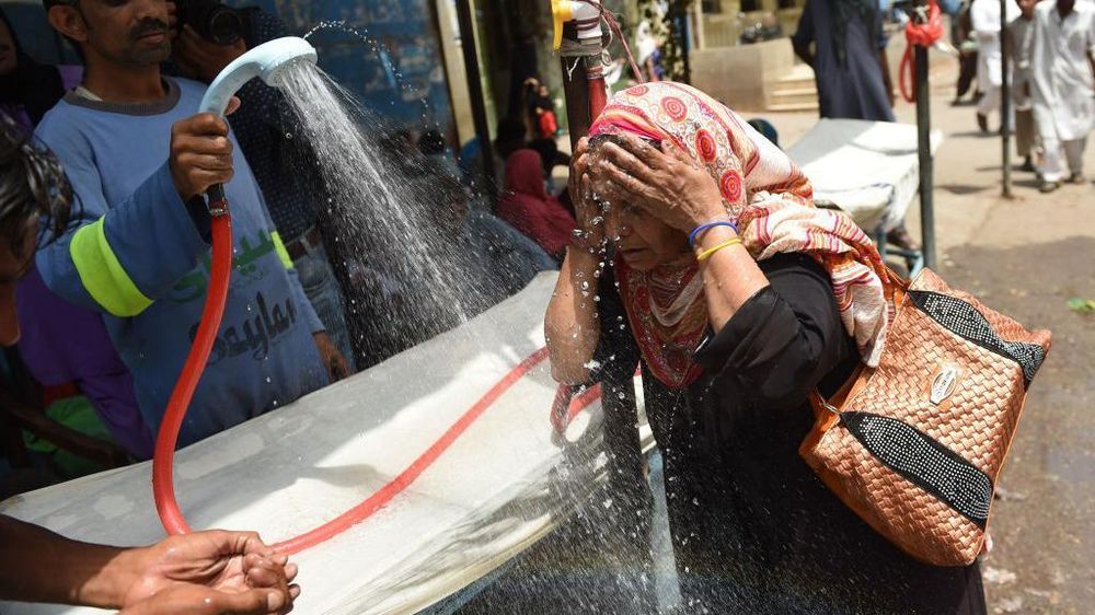El agua ayuda a combatir las altas temperaturas.