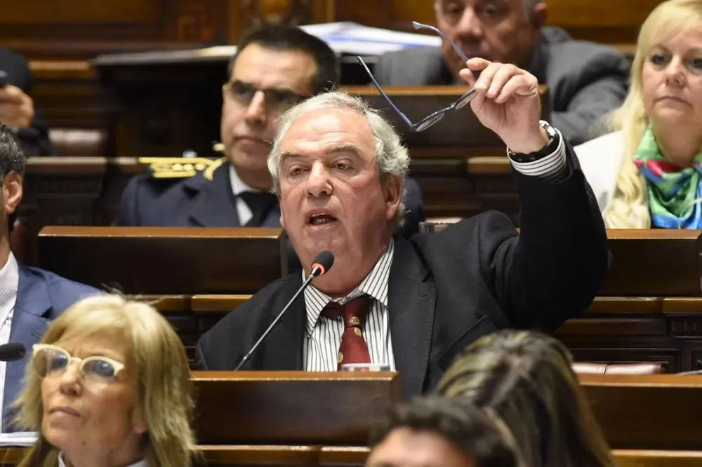 Heber durante una interpelación en junio de 2023