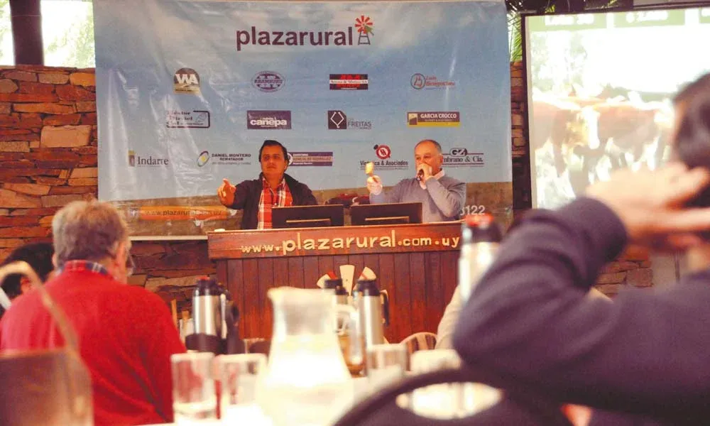 En el hotel Cottage con transmisión en vivo por televisión e internet