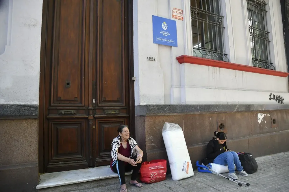 Puerta de un refugio para personas en situación de calle
