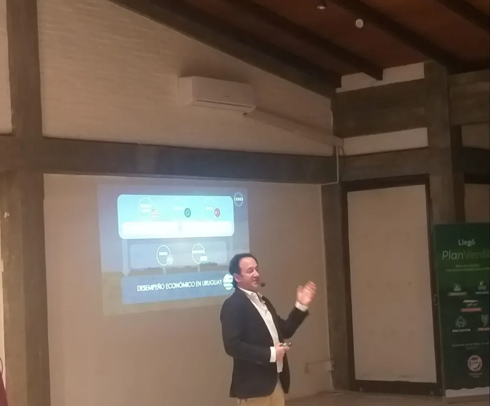 El economista Ignacio Munyo disertó en Florida.