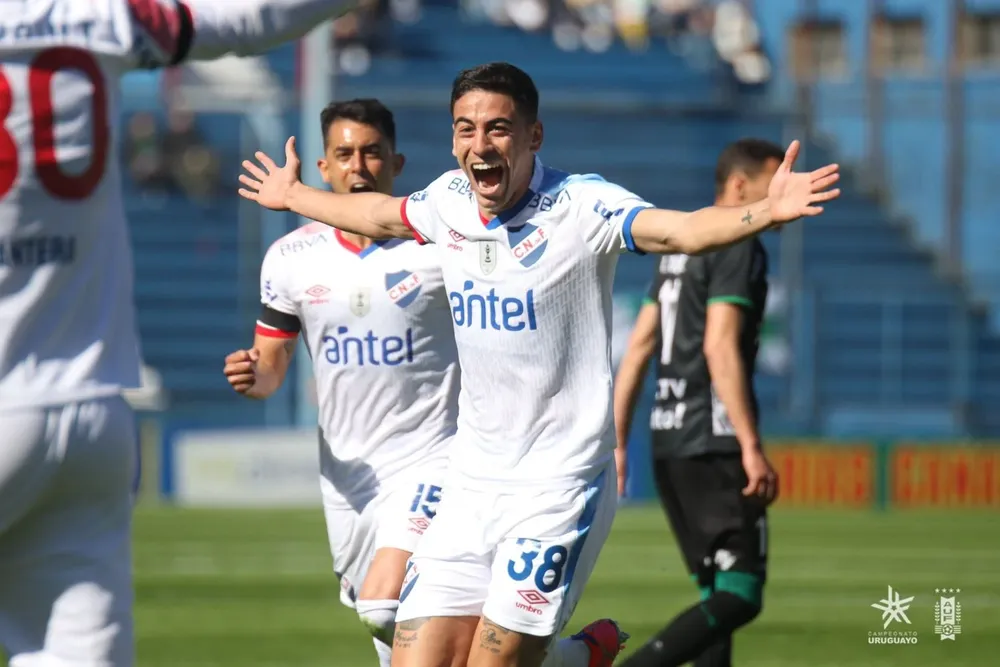 Camilo Cándido celebra su gol para el 1-0 ante Plaza Colonia