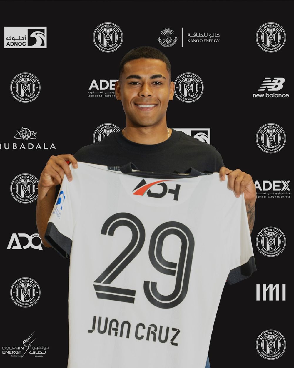Juan Cruz De los Santos fue presentando en Al Jazira