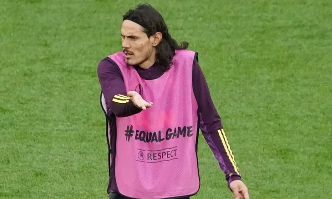 Cavani en el entrenamiento de este martes en Polonia
