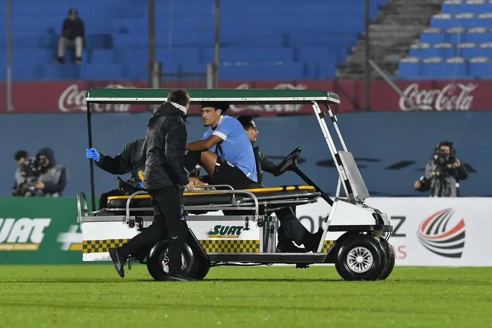 Mauricio Lemos se fue lesionado en carrito