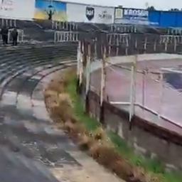 Así se veía la tribuna visitante del Tróccoli antes del Cerro vs Peñarol Así se veía la tribuna visitante del Tróccoli antes del Cerro vs Peñarol