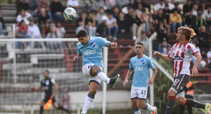 Luis Suárez y el paraguayo Walter Clar