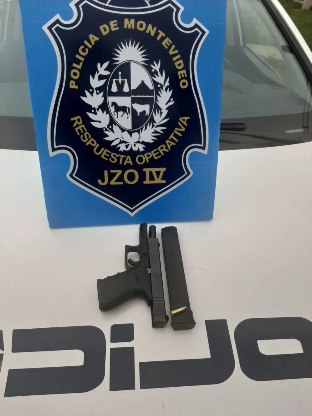El arma incautada es una Glock 9 milímetros, robada a un policía este jueves