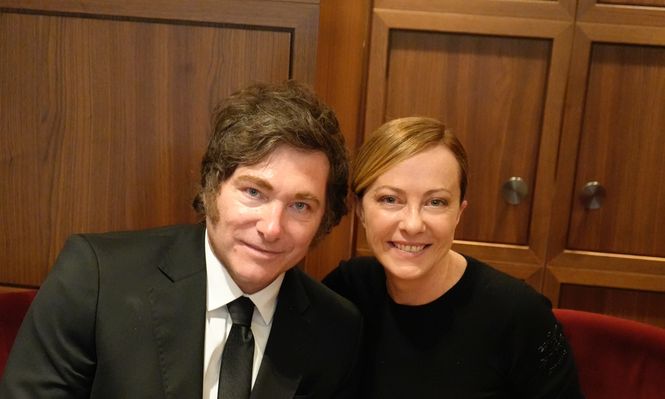 Milei mantuvo un almuerzo de trabajo con Meloni tras el funeral de Francisco