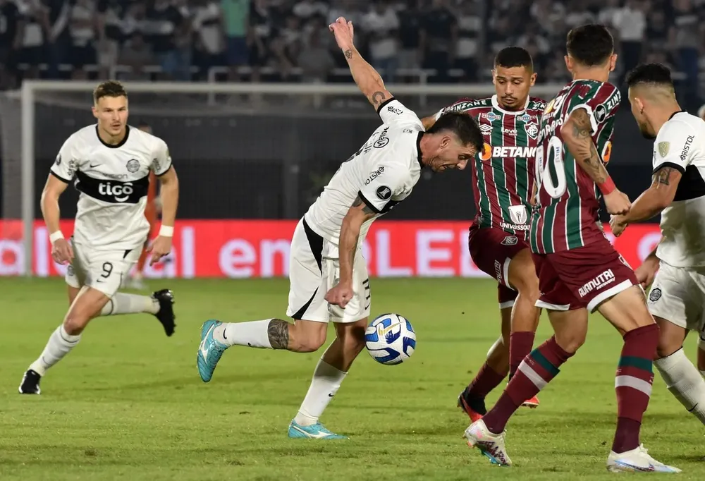 Alejnadro Silva marcado por André