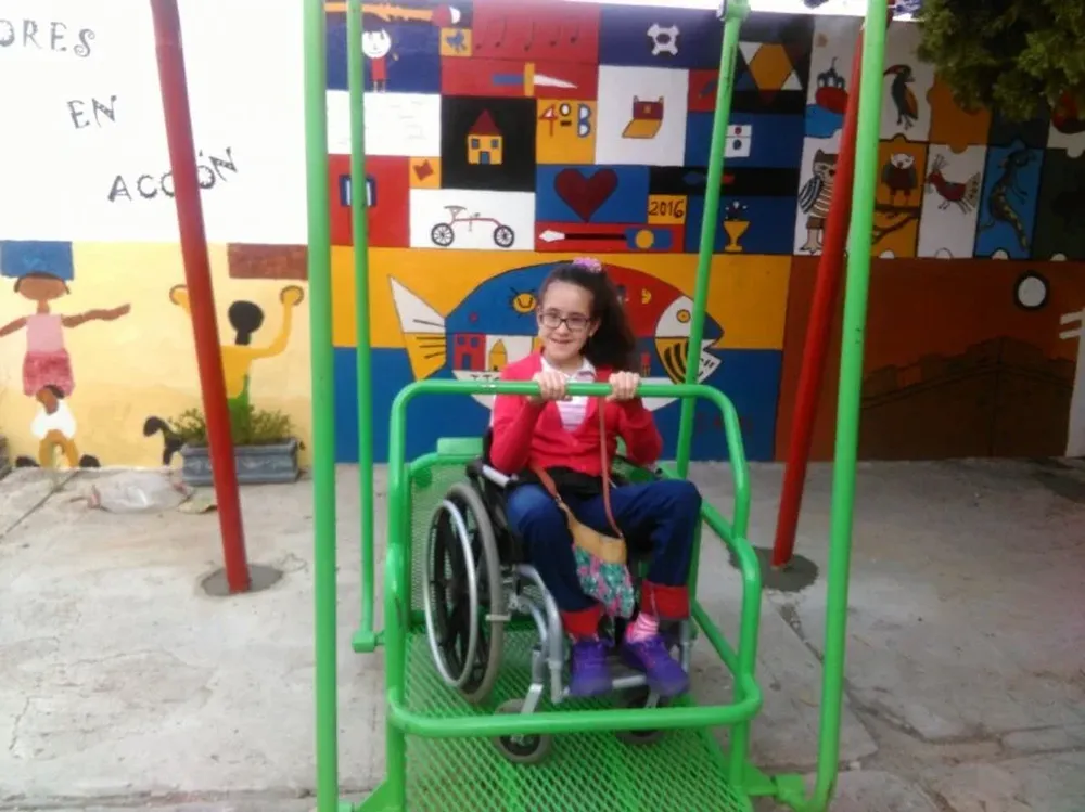 Eliana estrenando los juegos inclusivos en Santa Clara del Olimar