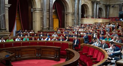 Diputados durante una sesión plenaria en el Parlament de Cataluña.