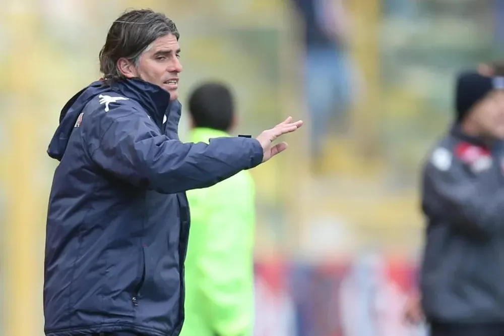 El uruguayo Diego López asumió como DT de Cagliari