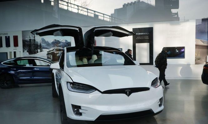 Las ventas de Tesla se desplomaron un 45% en Europa: las razones que hay detrás y las reacciones del mercado
