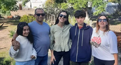 Claudio Morena en la actualidad, junto a su familia