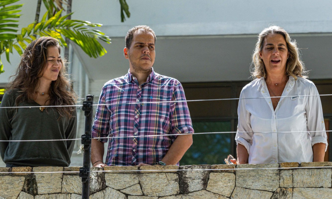 Claudia Macero (izquierda), Pedro Uchurrurtu y Magalli Meda, tres de los opositores asilados en la embajada argentina de Caracas desde marzo. Imagen del 1 de agosto.