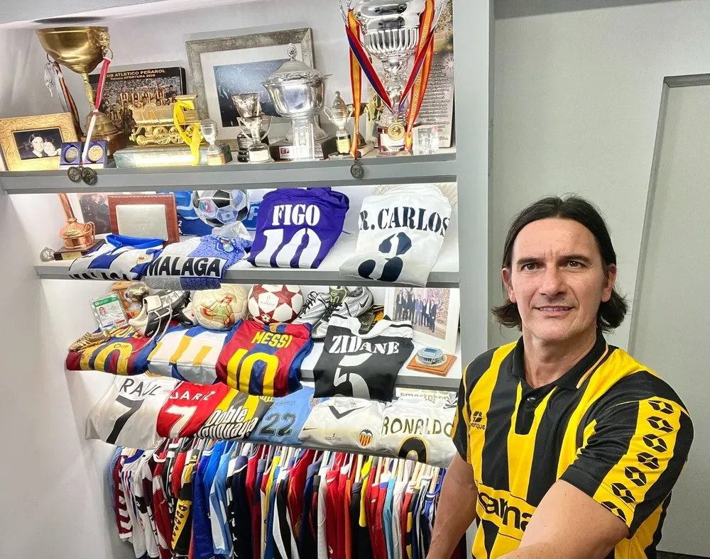 Gonzalo De los Santos dijo cuál es su camiseta de Peñarol preferida y mostró su colección