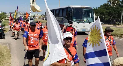 En 2019, cooperativistas marcharon a pie hacia Punta del Este reclamando que se unificara el criterio de cobro de intereses