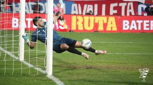 Darío Denis fue la gran figura de Cerro ante Nacional