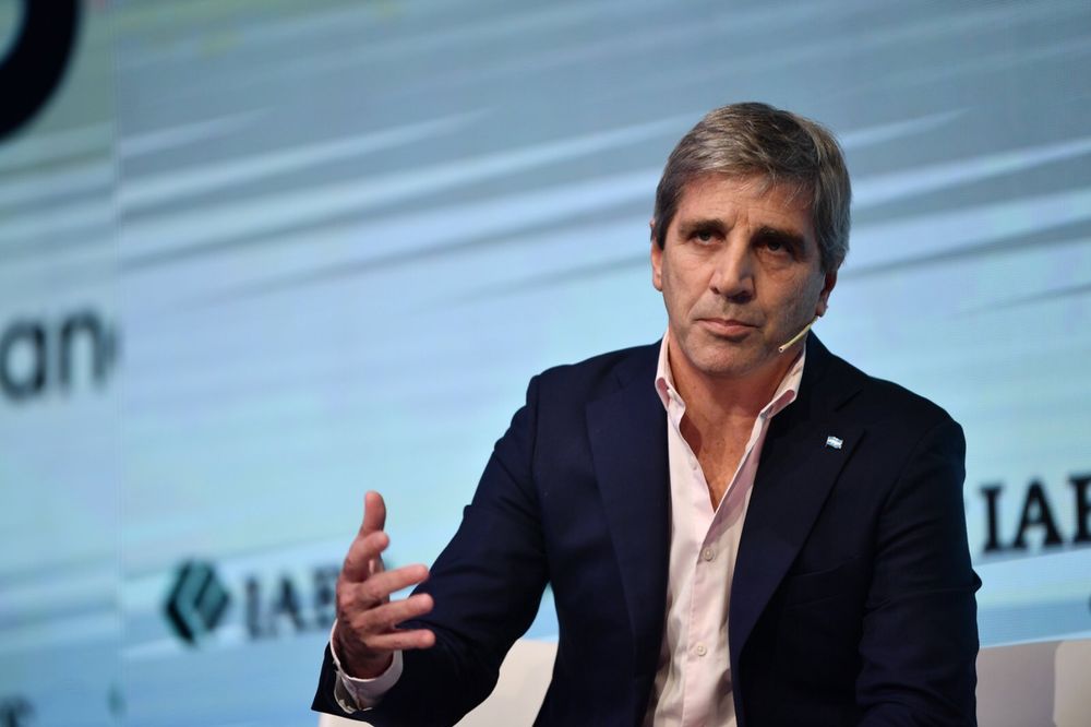 El ministro de Economía Luis Caputo en el IAEF