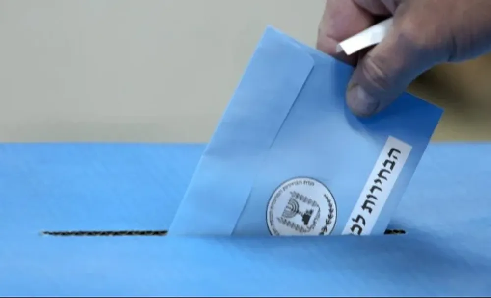 Luego del cierre de los colegios electorales, ocurrido a las 22, hora local, la comisión electoral informó de una participación total del 49%.