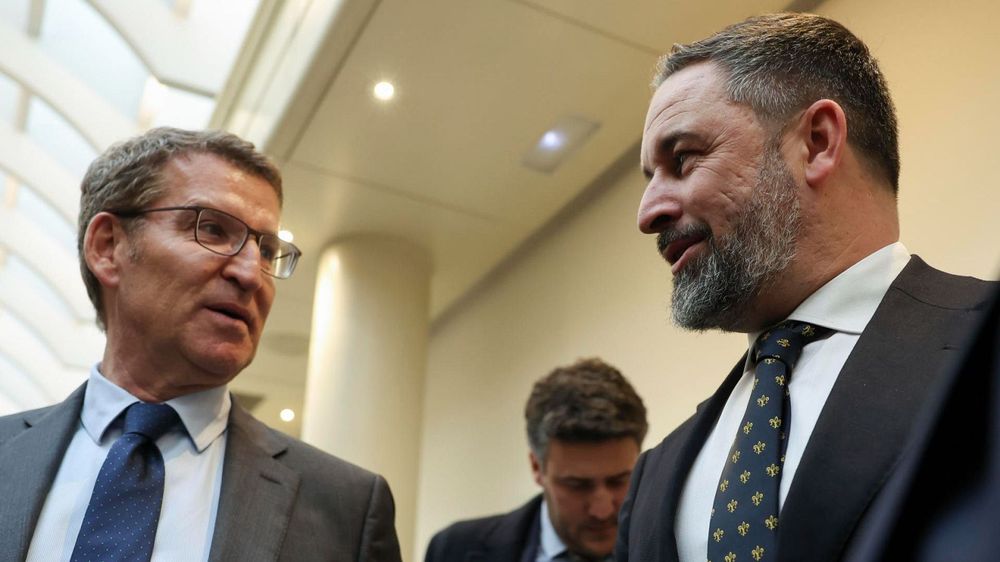 El líder del Partido Popular, Alberto Núñez Feijóo, y el de Vox, Santiagon Abascal.