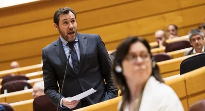 El ministro de Transportes y Movilidad Sostenible, Óscar Puente, interviene durante una sesión plenaria en el Senado,