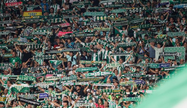 Aficionados del Betis en las gradas de La Cartuja durante el Real Betis - Alavés. EFE
