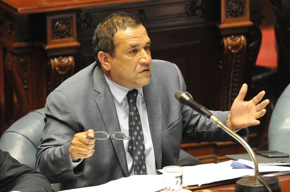 El senador blanco Sebastián Da Silva se cruzó con el expresidente del SMU, al que llamó guapo de Zoom