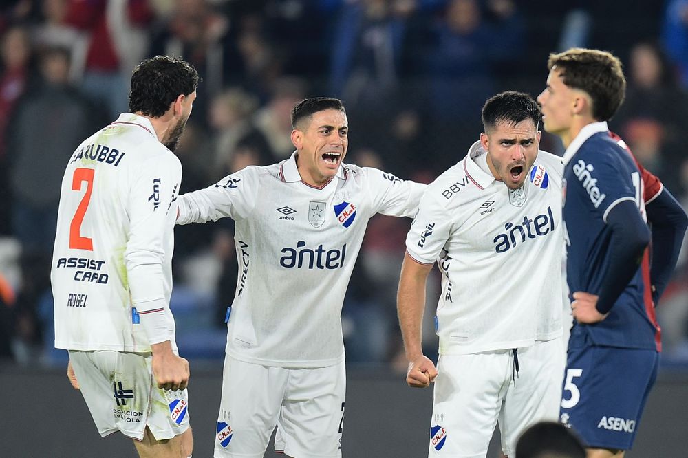 Maximiliano Gómez celebra su gol contra Albion Maximiliano Gómez celebra su gol contra Albion