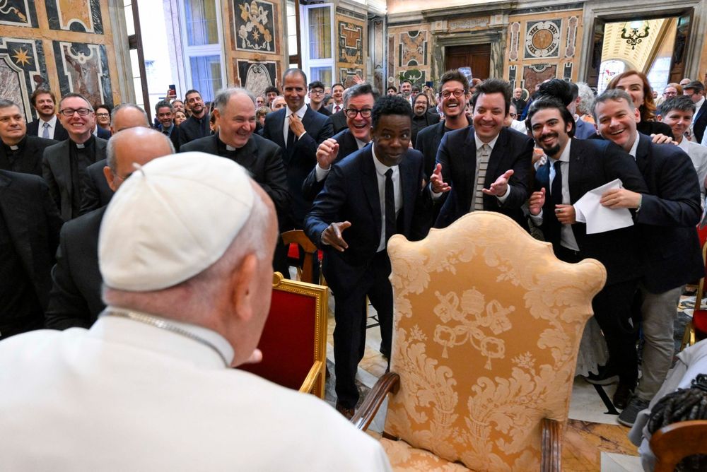 Jimmy Fallon y Chris Rock estuvieron en el Vaticano junto a el papa