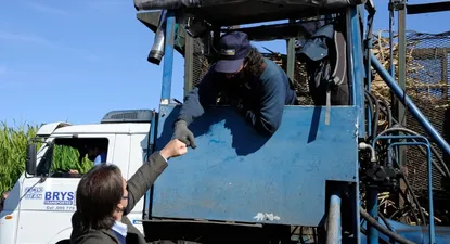 El presidente Lacalle Pou estuvo en el inicio de la zafra en Bella Unión.