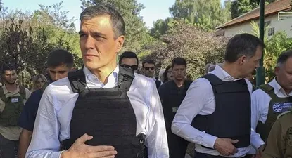 Pedro Sánchez recorre sobrecogido el kibutz de Beeri, uno de los atacados por Hamás el pasado 7 de octubre