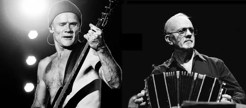Michael Peter Balzary, más conocido como Flea, el bajista australiano de los Chili Peppers, es admirador del bandoneonista argentino Piazzolla