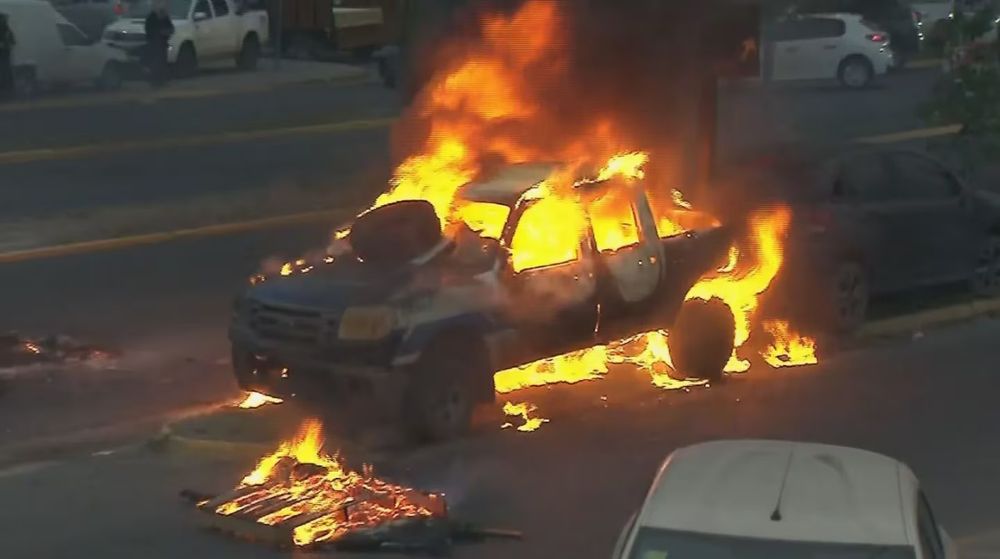 Compañeros del delivery asesinado quemaron un patrullero.