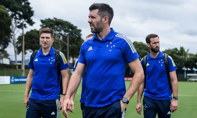 Paulo Pezzolano y su CT en Cruzeiro: Martín Varini, Gonzalo Álvarez y Matias Filippini