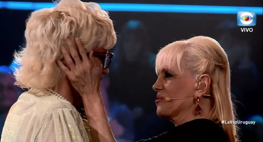 Valentino Pascual se emocionó junto a su coach Valeria Lynch