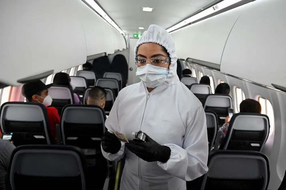 Desde diciembre de 2021 todos los mayores de dos años que abordaran un vuelo desde el extranjero hacia Estados Unidos debían presentar un prueba negativa menos de un día antes del despegue. (Archivo)